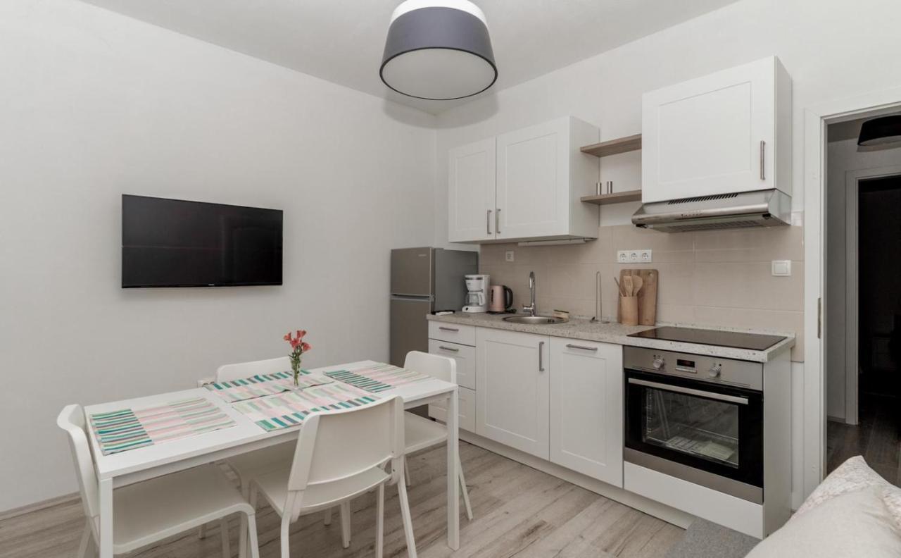 Apartments Happy Sukošan المظهر الخارجي الصورة