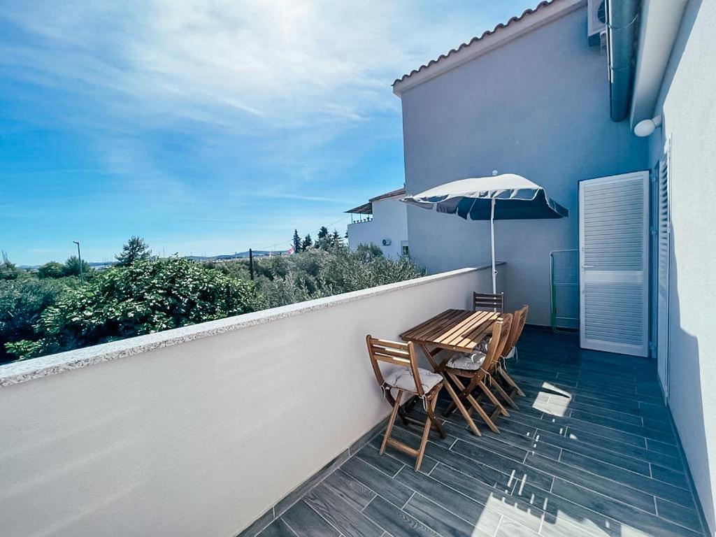 Apartments Happy Sukošan المظهر الخارجي الصورة